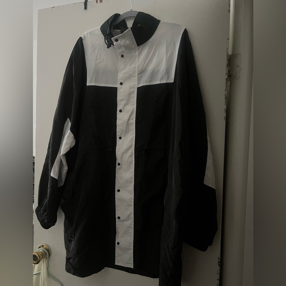 C’est Toi Plus Size Black and White Windbreaker Jacket - 2X - Picture 4 of 4